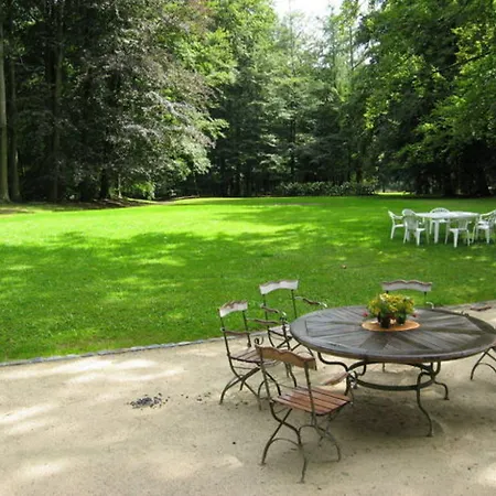 Mansion In Beauplateau Near Forest Nyaraló