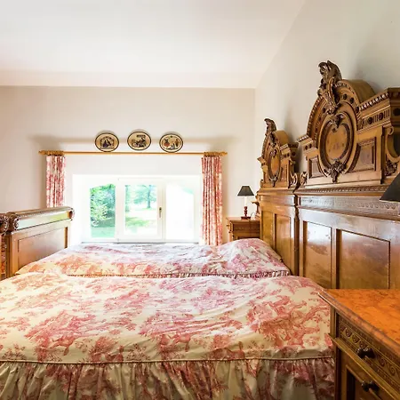 Mansion In Beauplateau Near Forest Nyaraló