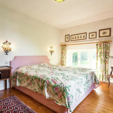 Nyaraló Mansion In Beauplateau Near Forest